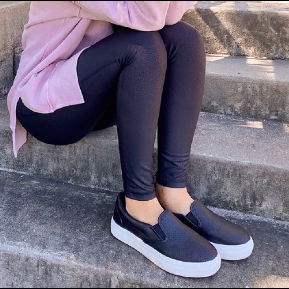 New black/ white slip ons - Picture 2 of 10